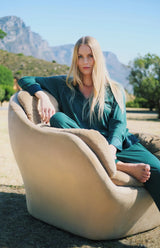 Emerald Enchantment – طقم بيجاما بأزرار – أناقة غامضة وراحة فاخرة