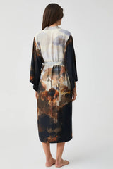 Moonlit Petal – طقم من قطعتين – أناقة غامضة ورُقيّ خالد