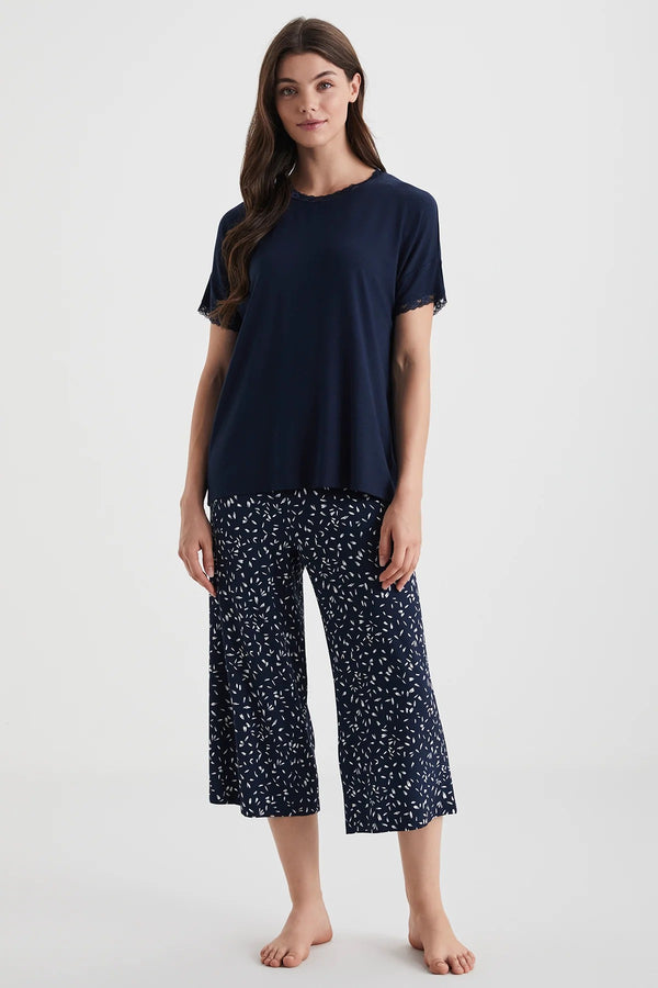 Soft textured capri suit