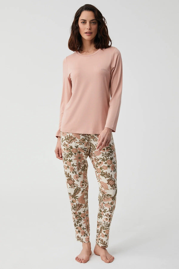 Antique Rose & Autumn Blossoms – طقم بيجاما طويل "Velora Soft" – دفء، رومانسية وراحة عصرية