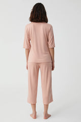 Delicate Peach – طقم Pajama Capri قطعتين "Intense Soft" – راحة أنثوية وأناقة منزلية