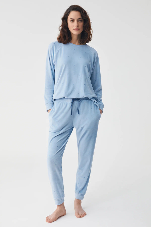 Celestial Hydrangea – طقم بيجاما من قطعتين – دفء السحاب وراحة تهدّئ الحواس