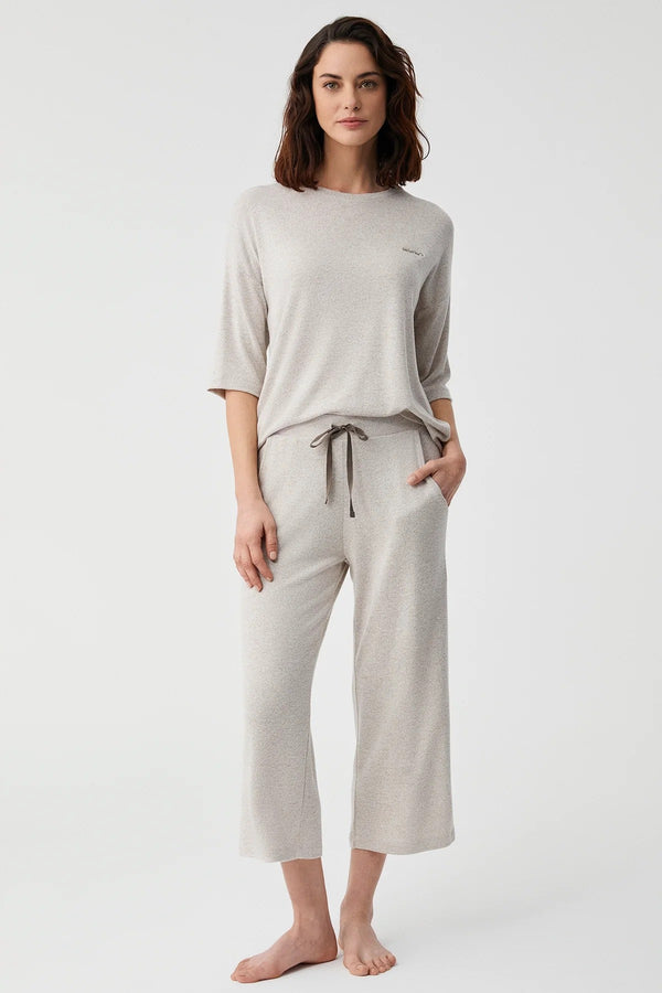 Capri "Relax Mood" طقم بيجاما من قطعتين – راحة دافئة وأناقة محايدة