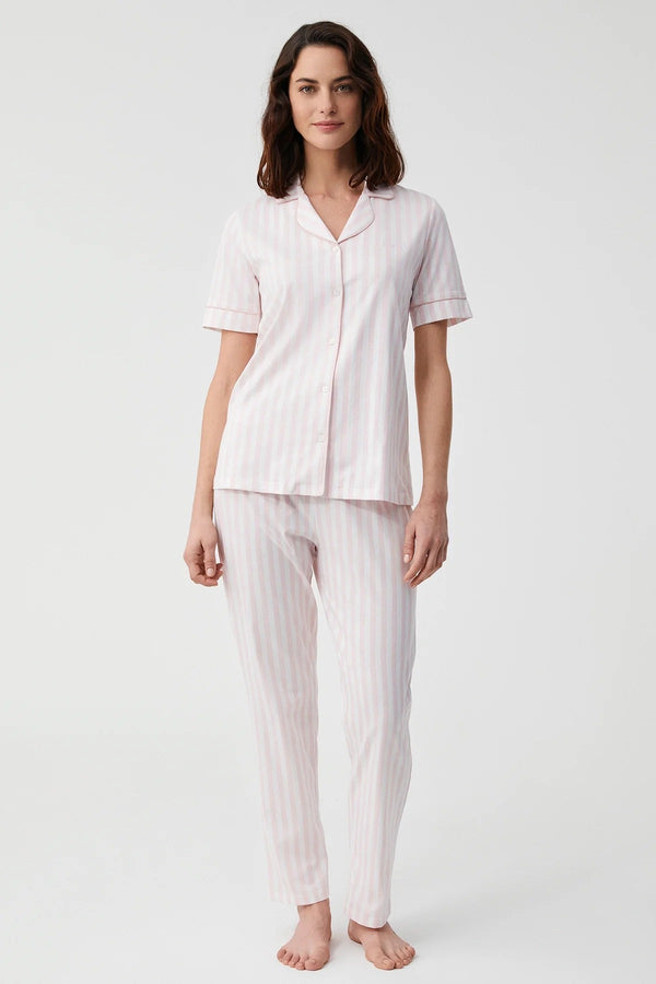 Classic Elegance – طقم بيجامة قطنية مخططة