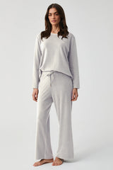 Pearl Whisper – طقم من قطعتين – أناقة حريرية وراحة خالدة