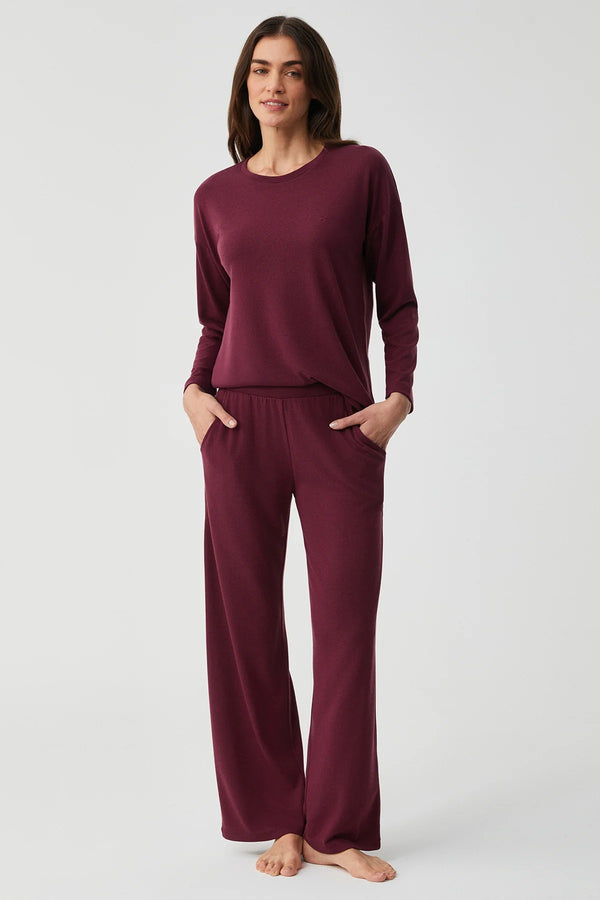 Royal Plum – طقم من قطعتين – دفء أنيق وراحة ناعمة