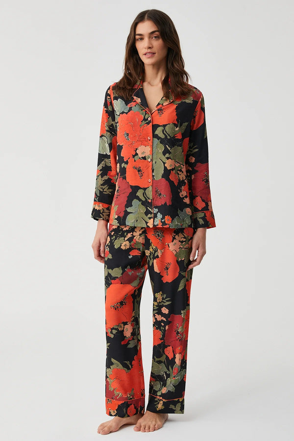 Flame of Crimson Bloom – بيجاما بأزرار – أناقة خالدة وتألق ناري