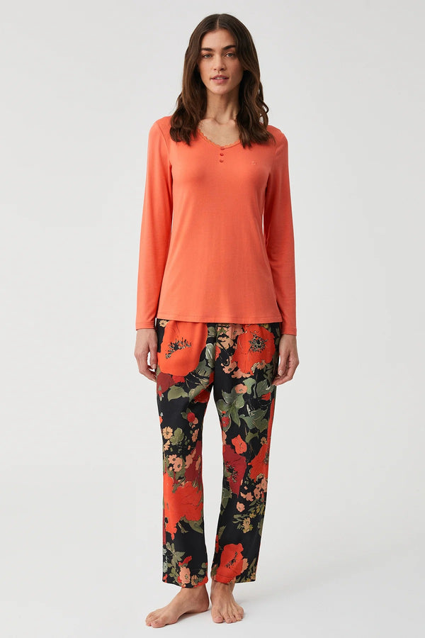 Enchanted Poppy – طقم من قطعتين – نعومة متوهجة وحيوية نابضة