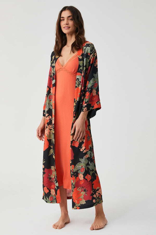 Dahlia Shadow – طقم من قطعتين – غموض شاعري وانسياب متألق