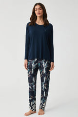 Midnight Iris – طقم من قطعتين – عمق الزهور وأشعة غامضة