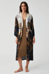 Moonlit Petal – طقم من قطعتين – أناقة غامضة ورُقيّ خالد