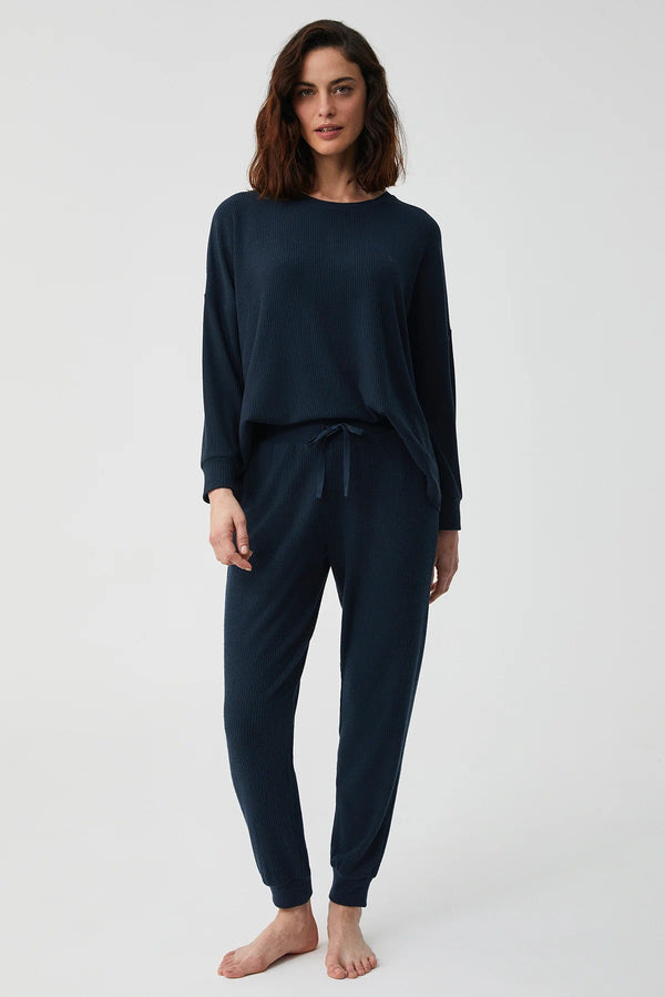 Midnight Bellflower – طقم من قطعتين – راحة فائقة ورقي خفي