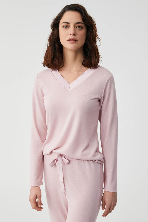 Dewy Peony – طقم بيجاما من قطعتين – رقّة شاعرية ورومانسية متوهّجة