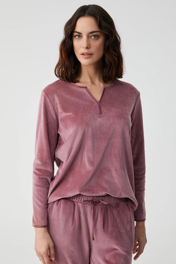 Blush Magnolia – طقم بيجاما من قطعتين – أناقة ناعمة ورقيّ عصري