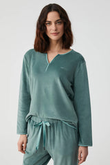 Ivy Emerald – طقم بيجاما من قطعتين – خفة محتضنة وانسجام شاعري