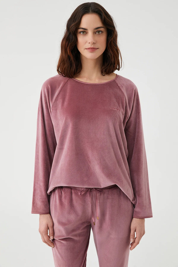 Dahlia Velvet Blush – طقم بيجاما من قطعتين – دفء ناعم وراحة راقية