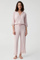 Rose Poudrée – طقم بيجاما قطعتين – نعومة حالمة وأناقة بودرية