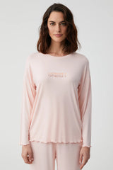 Moon Peony – طقم بيجاما قطعتين – أناقة ناعمة وأنوثة هادئة