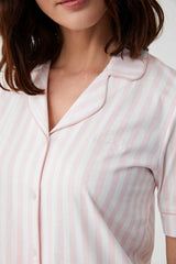 Classic Elegance – طقم بيجامة قطنية مخططة