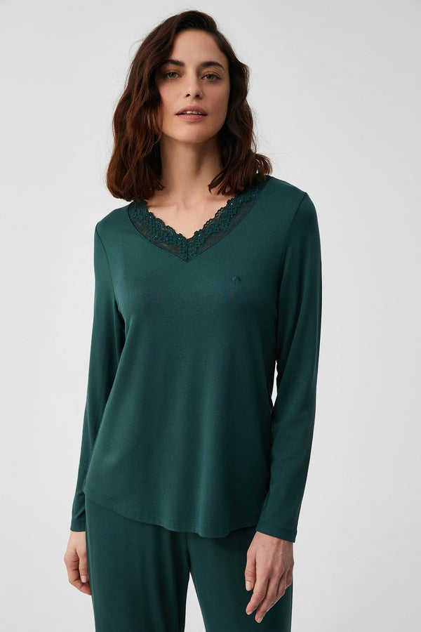 Forest Whisper – طقم بيجاما من قطعتين – أناقة ليلية وراحة ناعمة