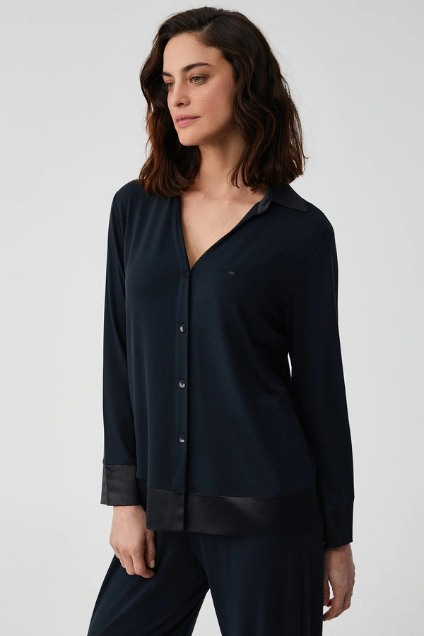 Nocturnal Rose – طقم بيجاما بأزرار – أناقة ليلية ورقي خفي