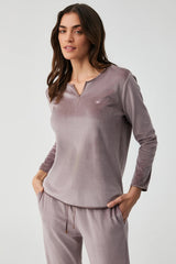 Velvet Iris – طقم قطعتين – أناقة شاعرية ونعومة حريرية