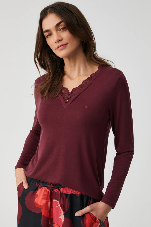 Scarlet Poppy – طقم بيجاما من قطعتين – إشراقة الأزهار ونعومة راقية