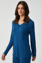 Deep Cornflower – طقم بيجاما من قطعتين – أناقة خفية وانسيابية خفيفة