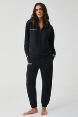 Ebony Blossom – طقم رياضي قطعتين – أناقة داكنة ورفاهية مريحة