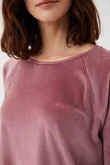 Dahlia Velvet Blush – طقم بيجاما من قطعتين – دفء ناعم وراحة راقية