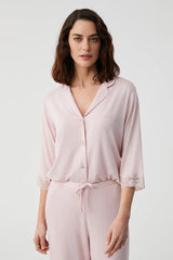 Rose Poudrée – طقم بيجاما قطعتين – نعومة حالمة وأناقة بودرية