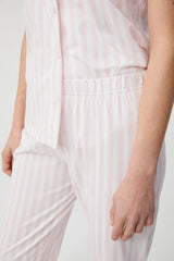 Classic Elegance – طقم بيجامة قطنية مخططة