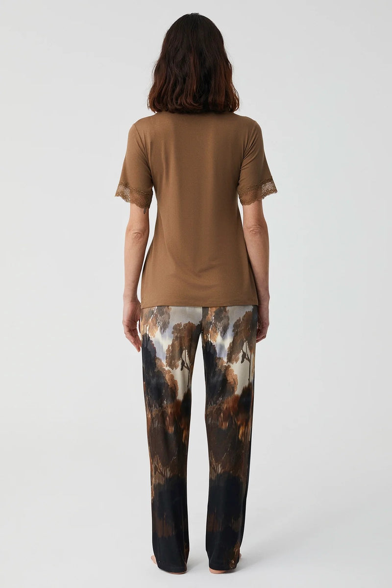 طقم بيجاما Earth Harmony للأمومة والرضاعة – راحة ناعمة وأناقة فنية