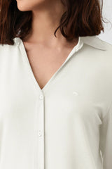 Winter Lily – يجاما بأزرار – نقاء سماوي ونعومة مطلقة