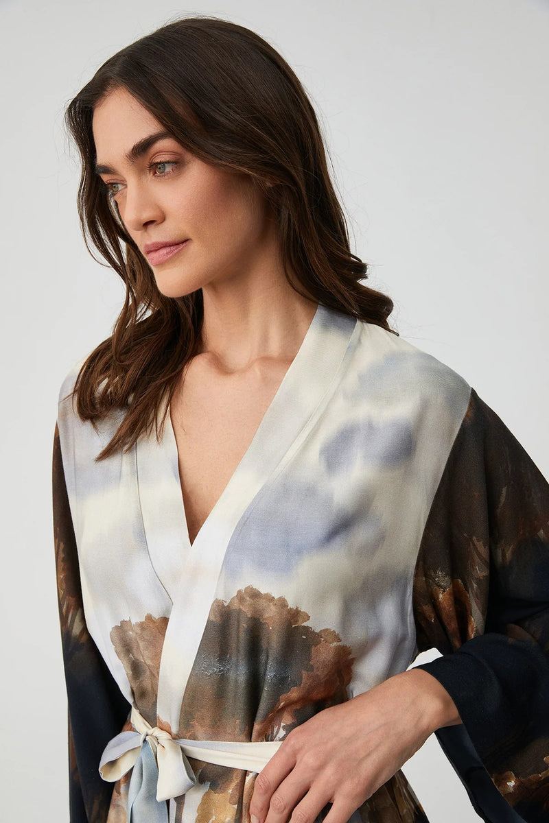 Moonlit Petal – طقم من قطعتين – أناقة غامضة ورُقيّ خالد