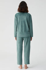 Ivy Emerald – طقم بيجاما من قطعتين – خفة محتضنة وانسجام شاعري