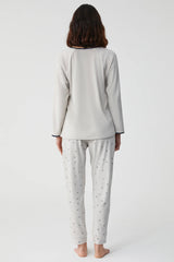 Starlight Jasmine – طقم بيجاما قطعتين – أناقة هادئة وراحة ناعمة