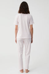 Classic Elegance – طقم بيجامة قطنية مخططة