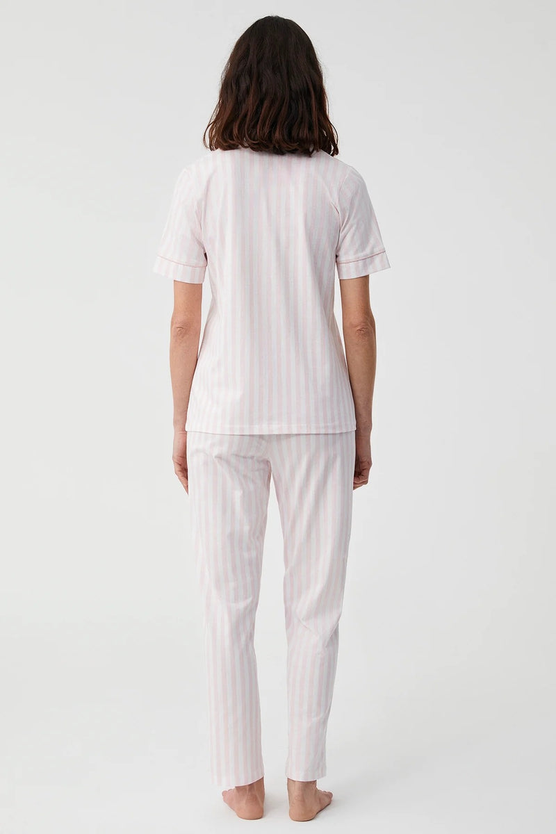 Classic Elegance – طقم بيجامة قطنية مخططة