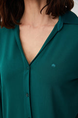 Emerald Enchantment – طقم بيجاما بأزرار – أناقة غامضة وراحة فاخرة