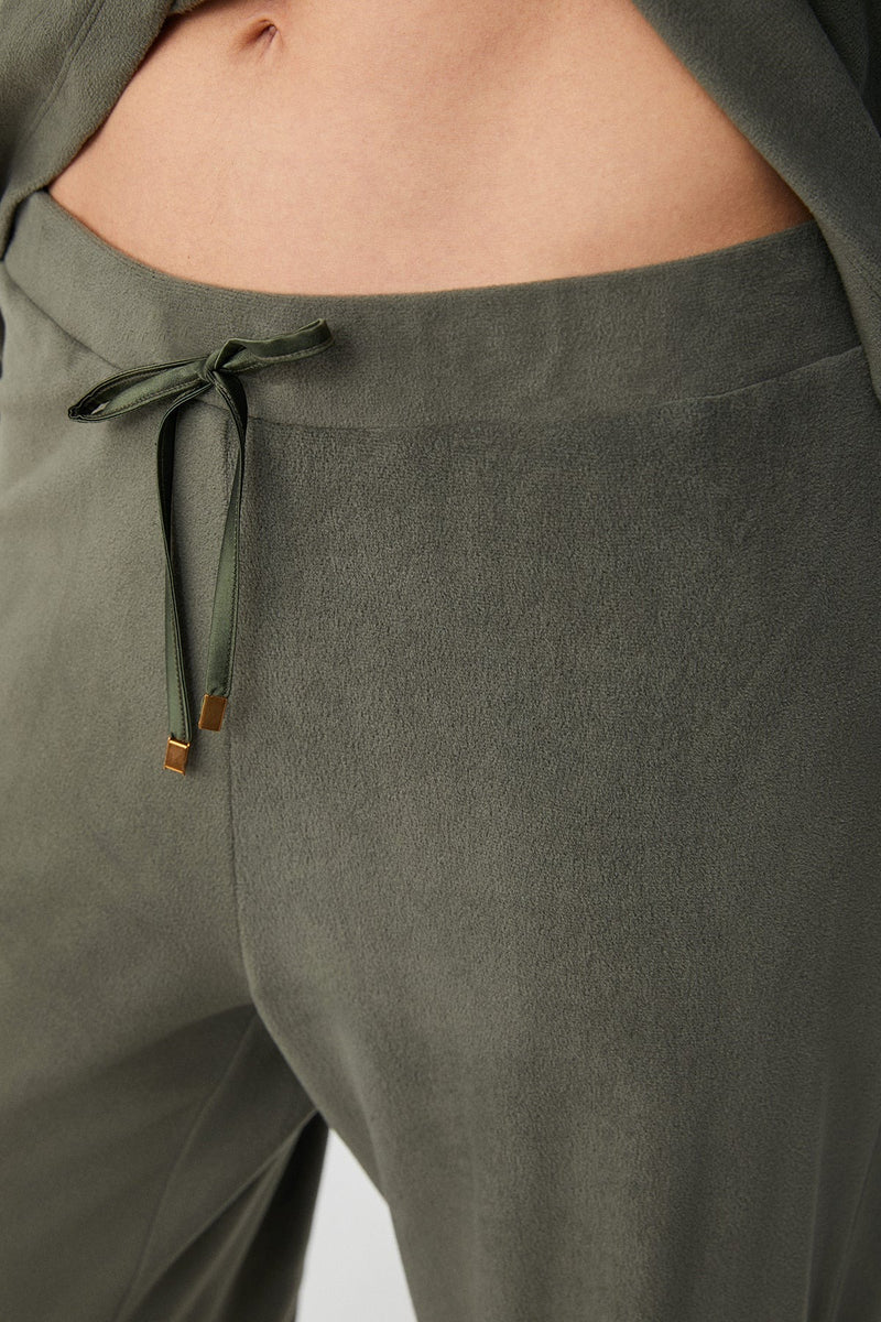 Emerald Calm – طقم من قطعتين – راحة يومية وأناقة راقية