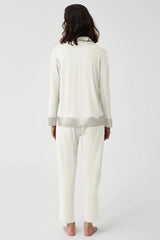 Winter Lily – يجاما بأزرار – نقاء سماوي ونعومة مطلقة