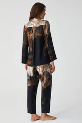 Amber Grace – طقم بيجاما بأزرار – هدوء ذهبي ولمسة حريرية