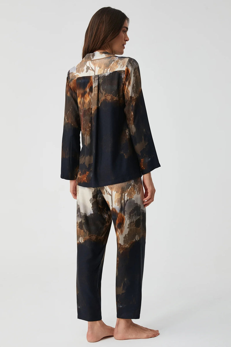 Amber Grace – طقم بيجاما بأزرار – هدوء ذهبي ولمسة حريرية