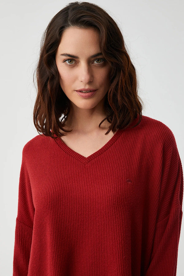 Crimson Dahlia – طقم قطعتين – راحة دافئة وأناقة يومية