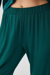 Emerald Enchantment – طقم بيجاما بأزرار – أناقة غامضة وراحة فاخرة