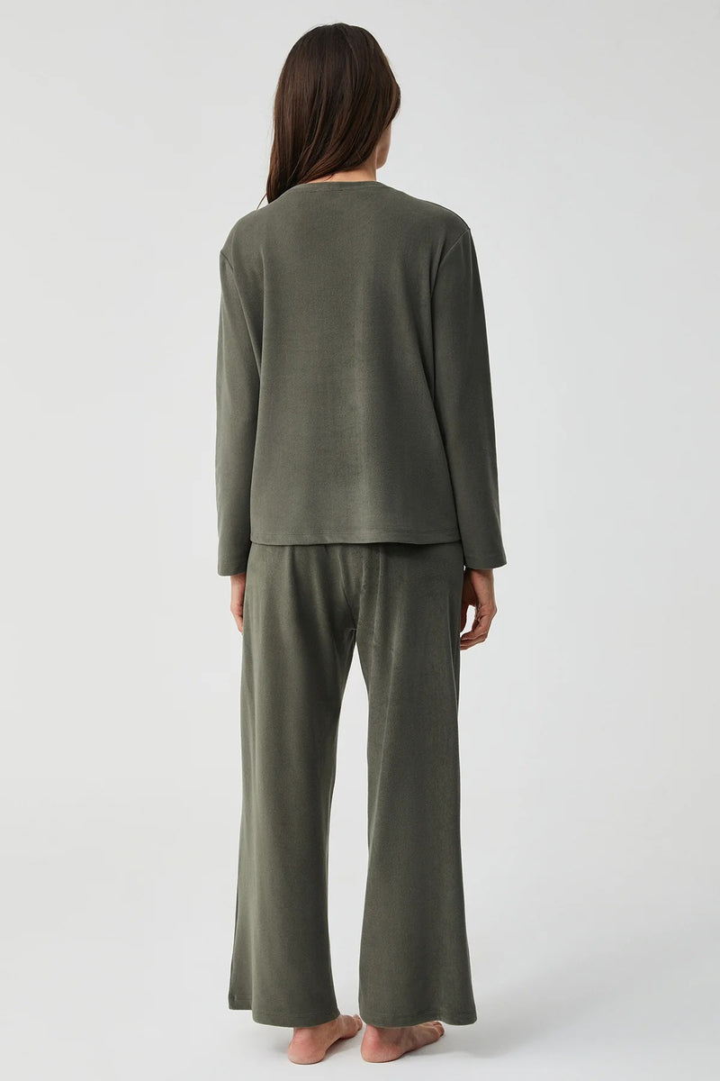 Emerald Calm – طقم من قطعتين – راحة يومية وأناقة راقية