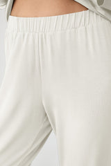 Winter Lily – يجاما بأزرار – نقاء سماوي ونعومة مطلقة