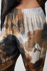 Amber Grace – طقم بيجاما بأزرار – هدوء ذهبي ولمسة حريرية