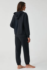 Ebony Blossom – طقم رياضي قطعتين – أناقة داكنة ورفاهية مريحة